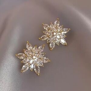 Luxury Crystal Flower Stud Earrings Sparkly Statement Jewelry
